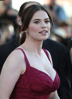 hayley atwell сиськи буфера грудь Фото